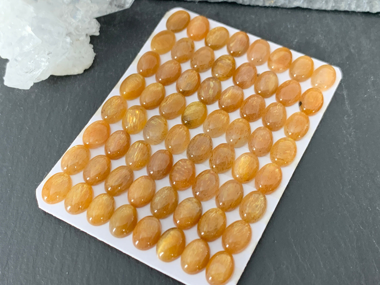 Gold Sunstone oval 6x8mm cabochon - Calibrated cabochons