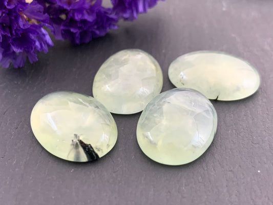 Prehnite oval 15x20mm cabochon - Calibrated cabochons