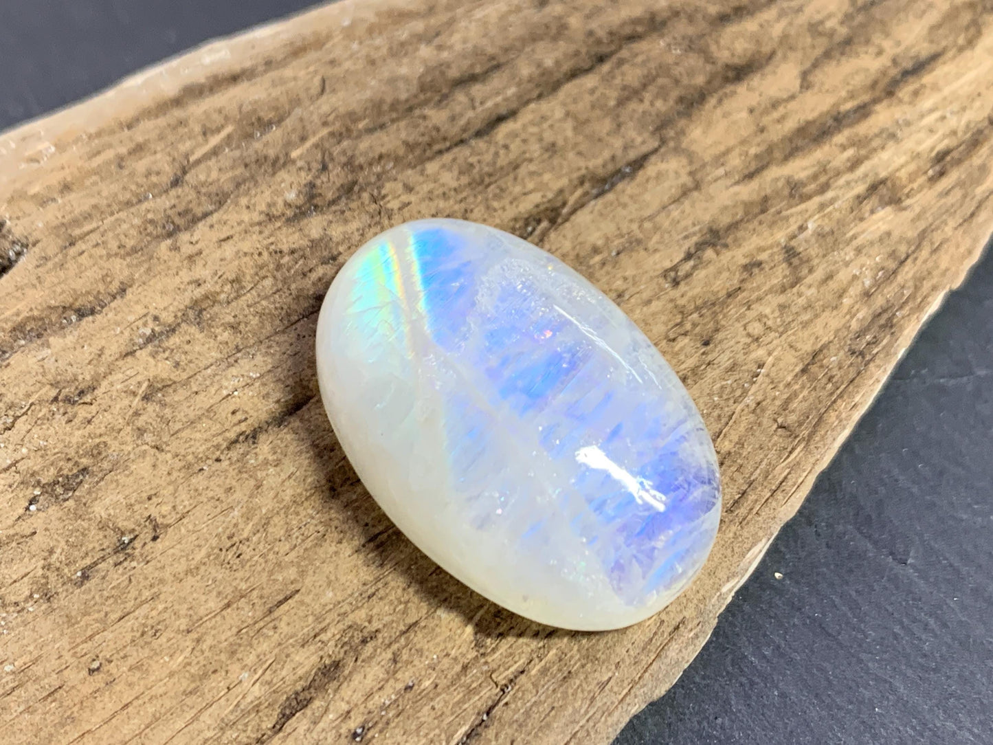 Rainbow Moonstone cabochon 29x20x9mm