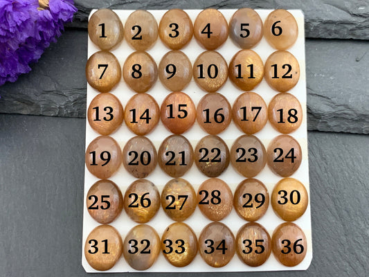 Gold Sunstone oval 10x12mm cabochon - Calibrated cabochon