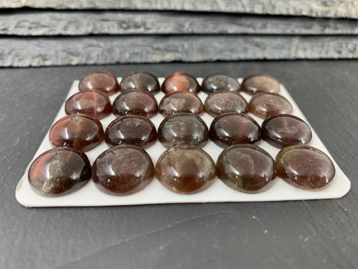 Cat's Eye round 15mm cabochon - Calibrated cabochons
