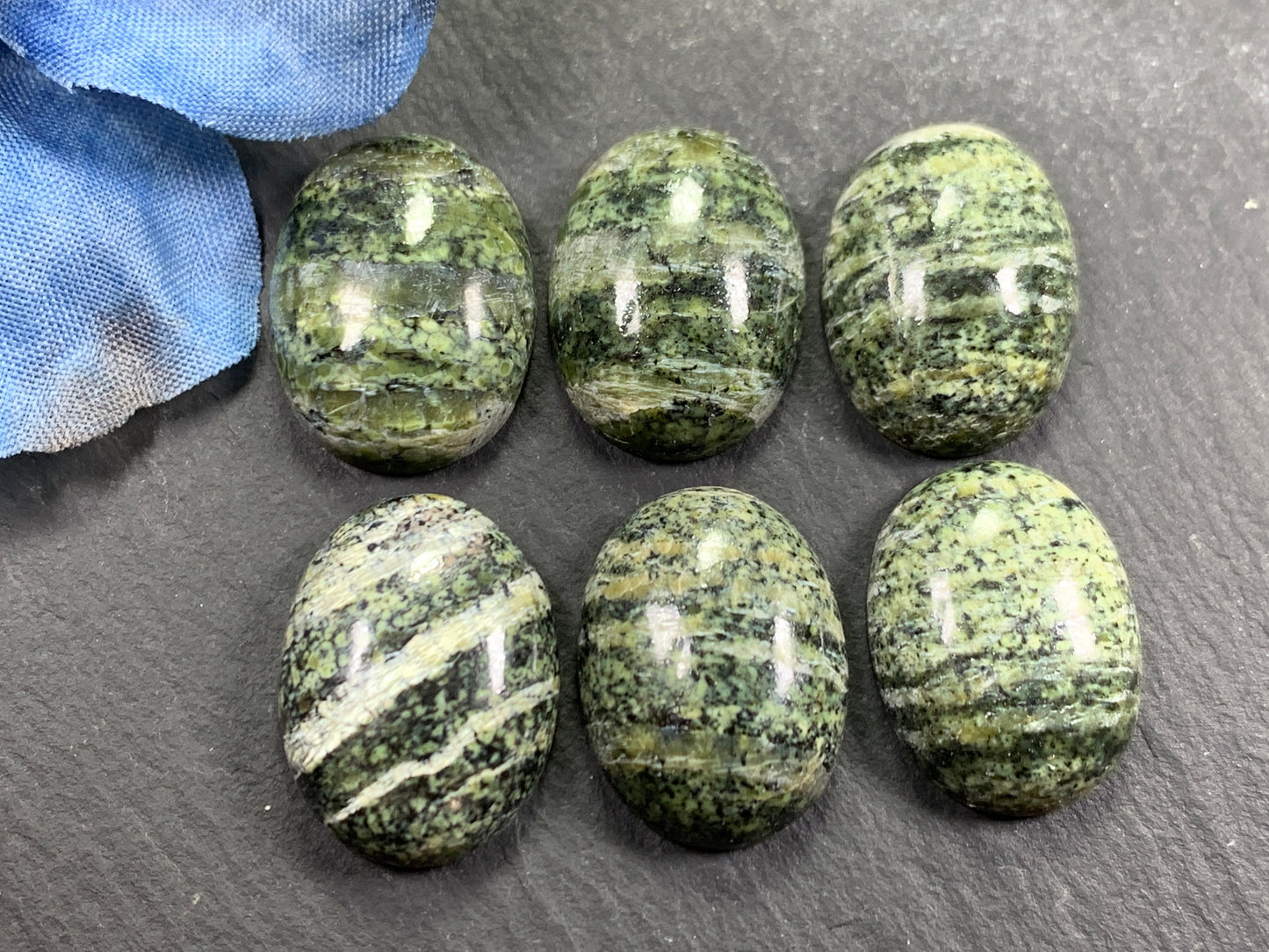 Green Zebra Jasper oval 15x20mm cabochon - Calibrated cabochons