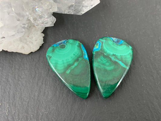 Malachite pear 12x19x5mm cabochon pair