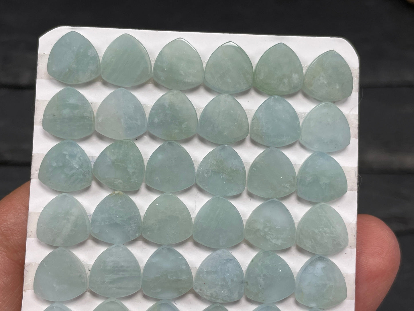 Flat Aquamarine curved triangle 8mm cabochon - Calibrated cabochons