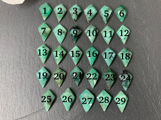 Faceted Emerald rhombus 8x12mm cabochon