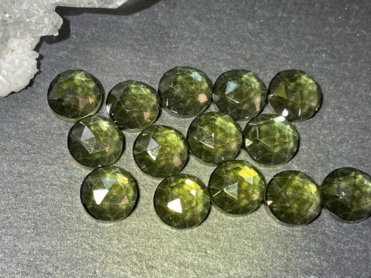 Faceted Color changing Alexandrite round 8mm cabochon - Calibrated cabochons