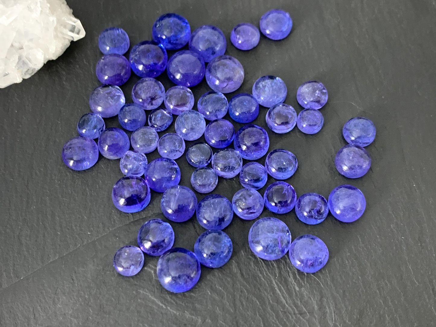 Tanzanite round 5-9mm cabochon