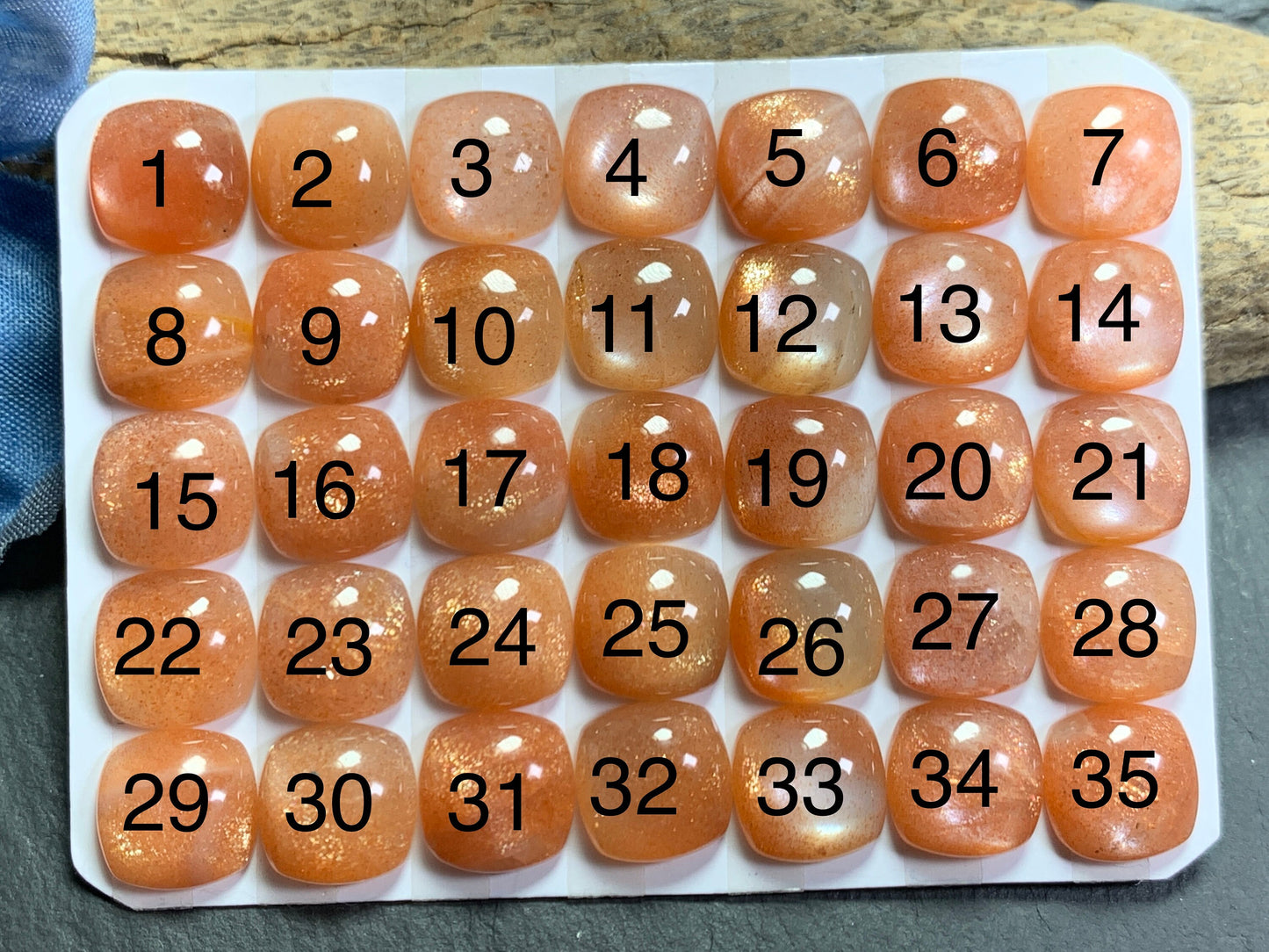 Goldsand Sunstone square cushion 10mm cabochon - Calibrated cabochons