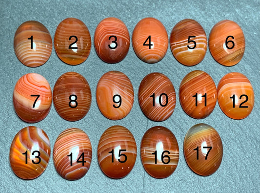Red Agate with line oval 12x16mm cabochon - Calibrated cabochons