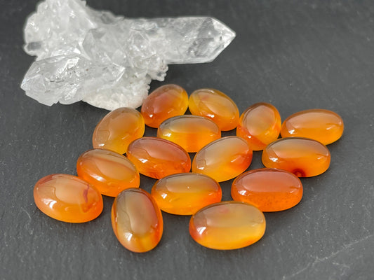 Carnelian oval 8x12mm cabochon - Calibrated cabochons