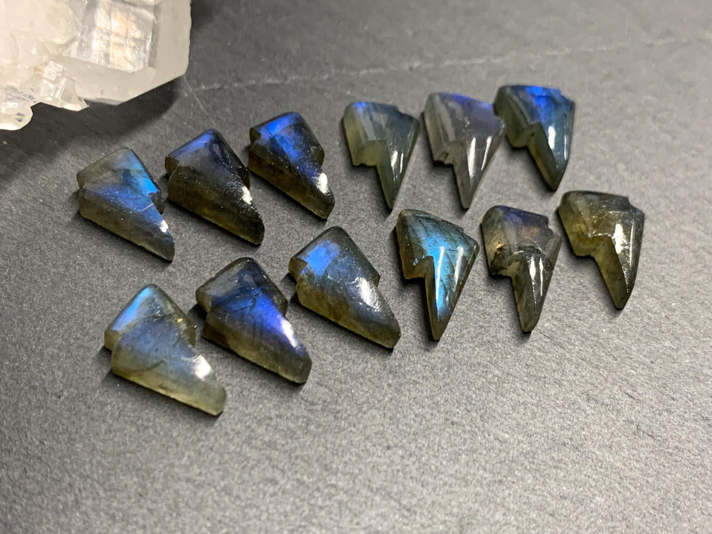 Labradorite lightning bolt 9x13mm cabochon - Single cabochon