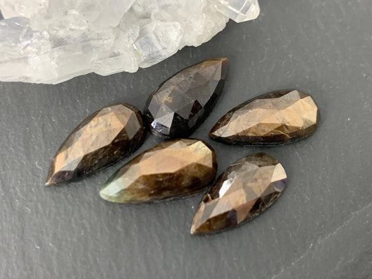 Faceted Star Sapphire pear 7x15mm cabochon/ W190-4