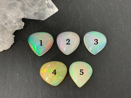 Ethiopian Opal pear 9-10mm cabochon