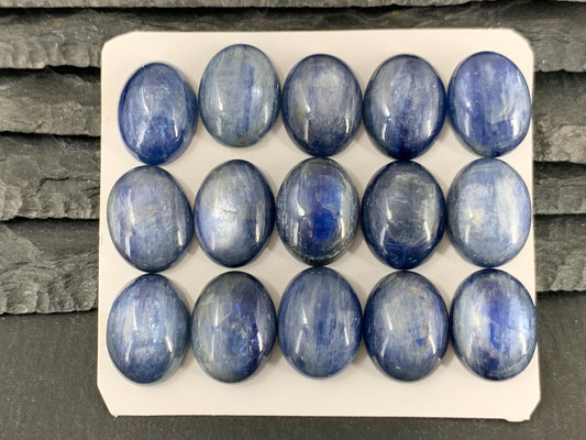 Kyanite oval 13x17mm cabochon - Calibrated cabochons