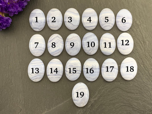 Blue Lace Agate oval 13x18mm cabochon - Calibrated cabochons