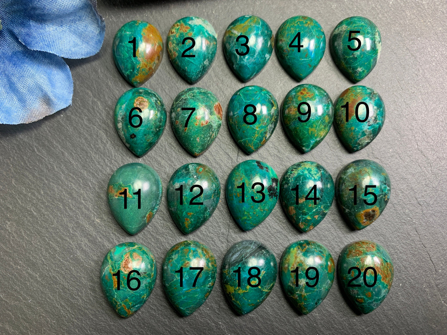 Chrysocolla pear 15x20mm cabochon (Peru)