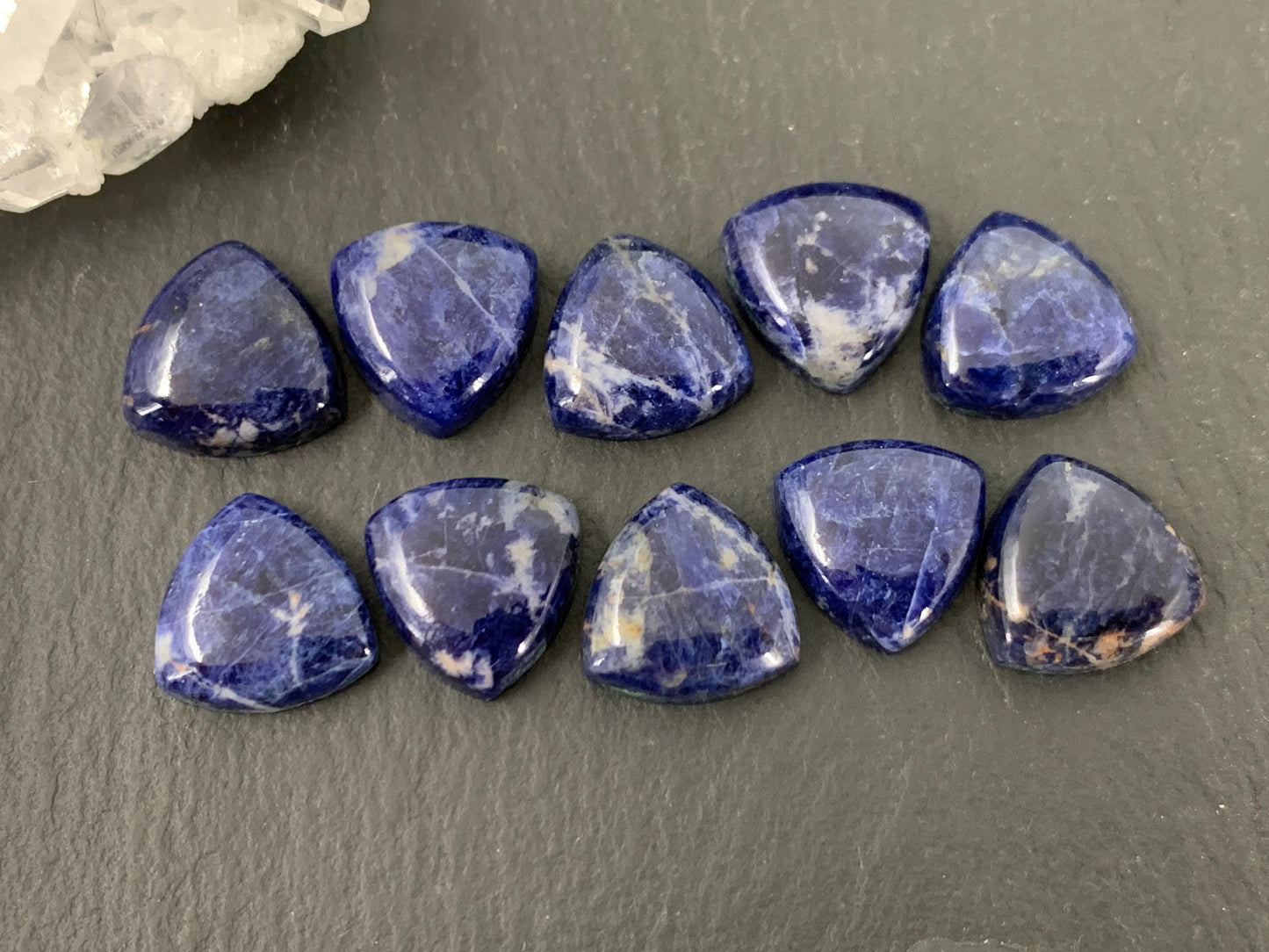 Sodalite trillion 12mm cabochon