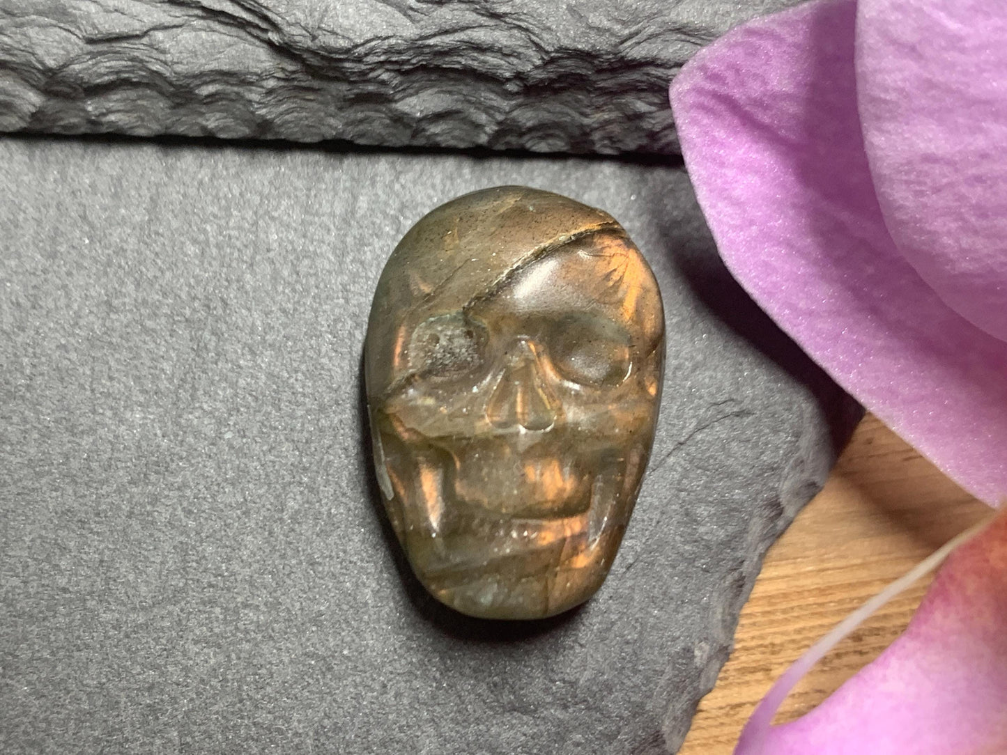 Labradorite Skull Carving, Rainbow Flash Crystal Skull, Gothic Crystal Decor, Witchy Jewelry: 15x22mm
