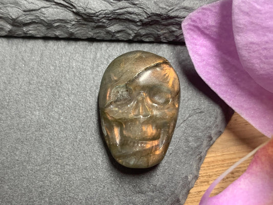 Labradorite Skull Carving, Rainbow Flash Crystal Skull, Gothic Crystal Decor, Witchy Jewelry: 15x22mm