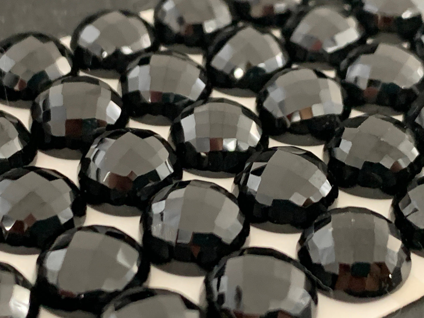 Faceted Black Spinel round 10mm cabochon - Calibrated cabochons