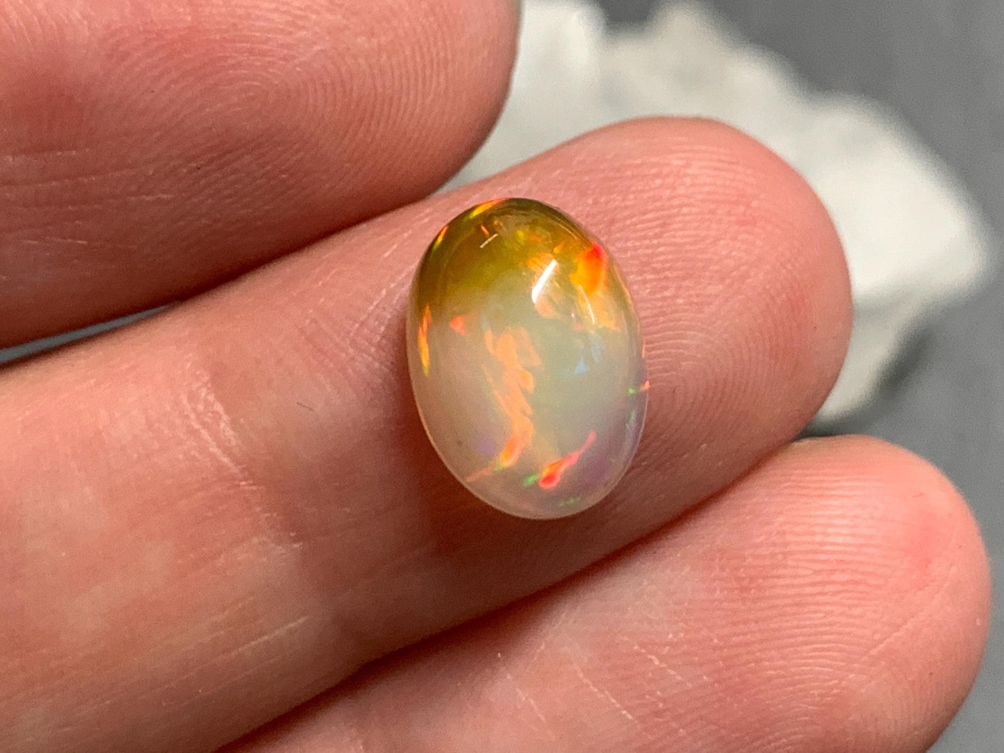 Ethiopian Opal oval 8x11mm cabochon - bi-color Opal