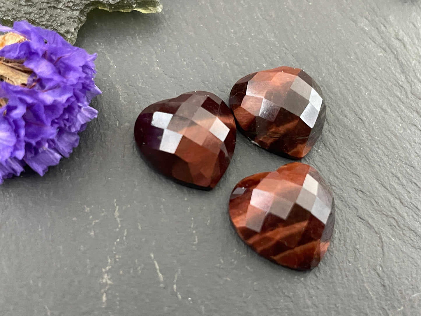 Faceted Red Tiger Eye Heart 15mm cabochon - Calibrated cabochons
