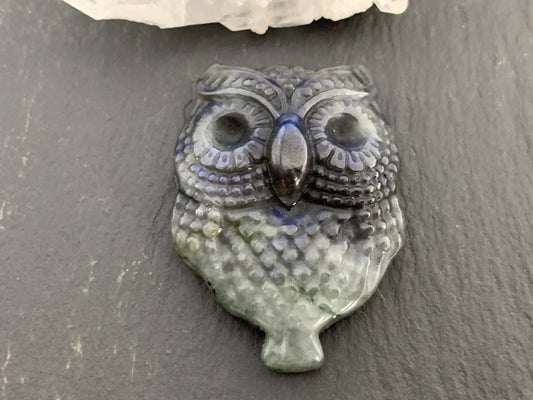 Labradorite owl 27x37mm cabochon carving