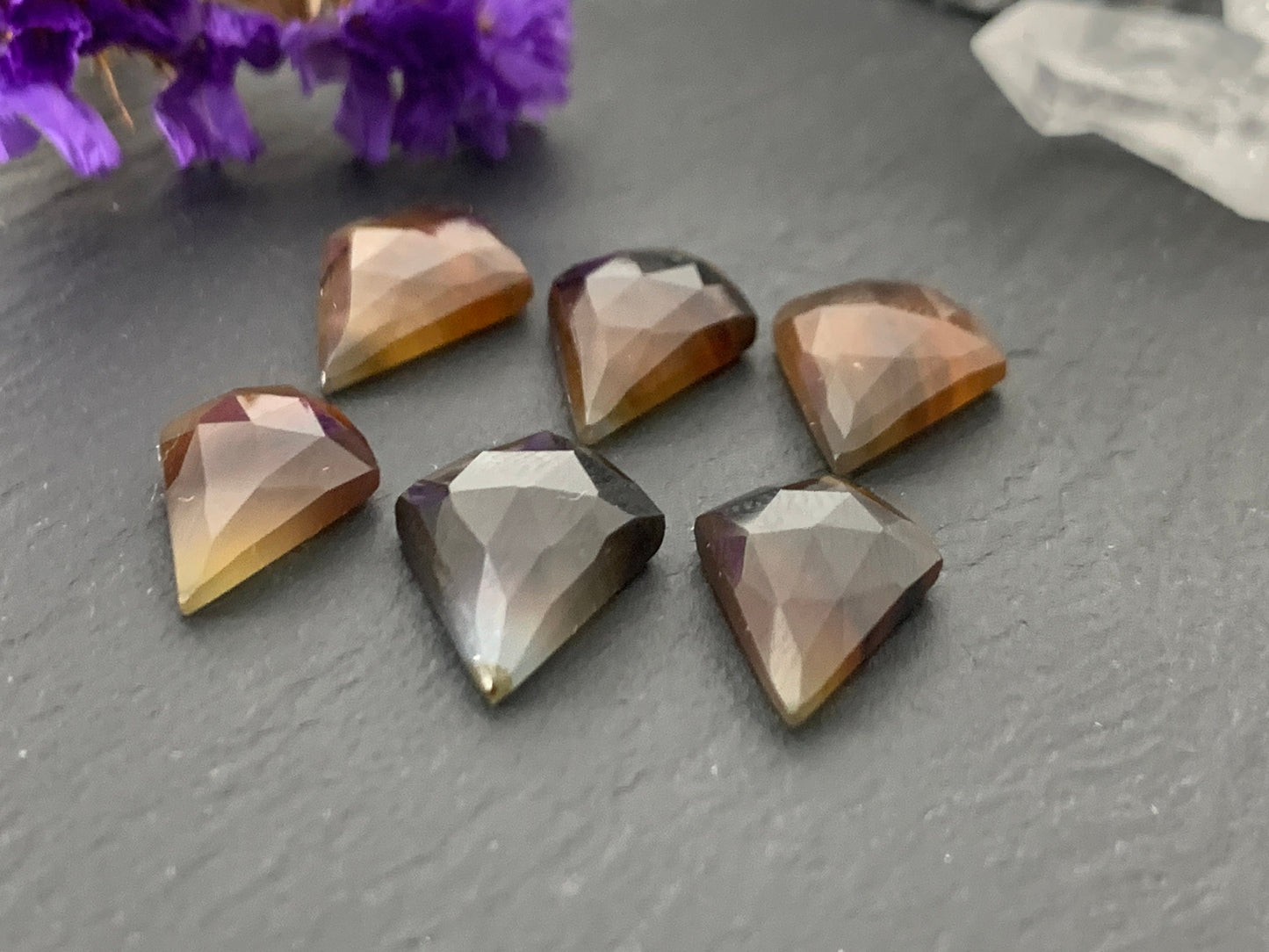 Montana Agate kite 16-17mm long cabochon