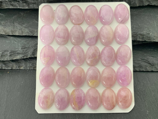 Kunzite oval 10x14mm cabochon - Calibrated cabochons
