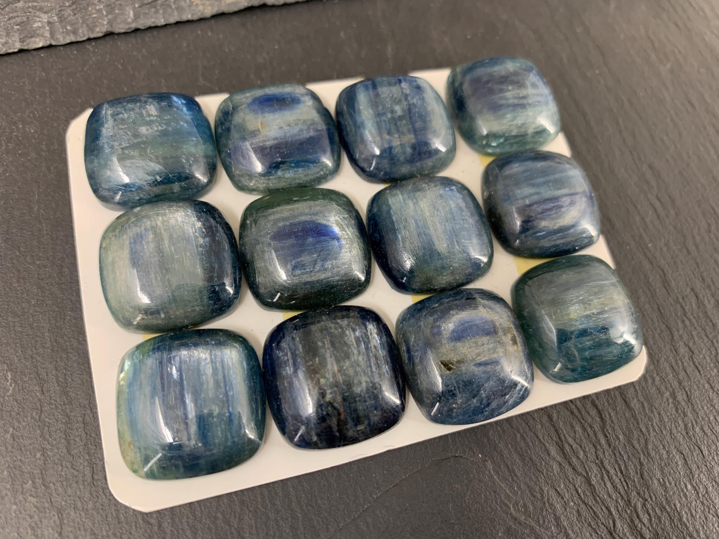 Kyanite square 20mm cabochon - Calibrated cabochons