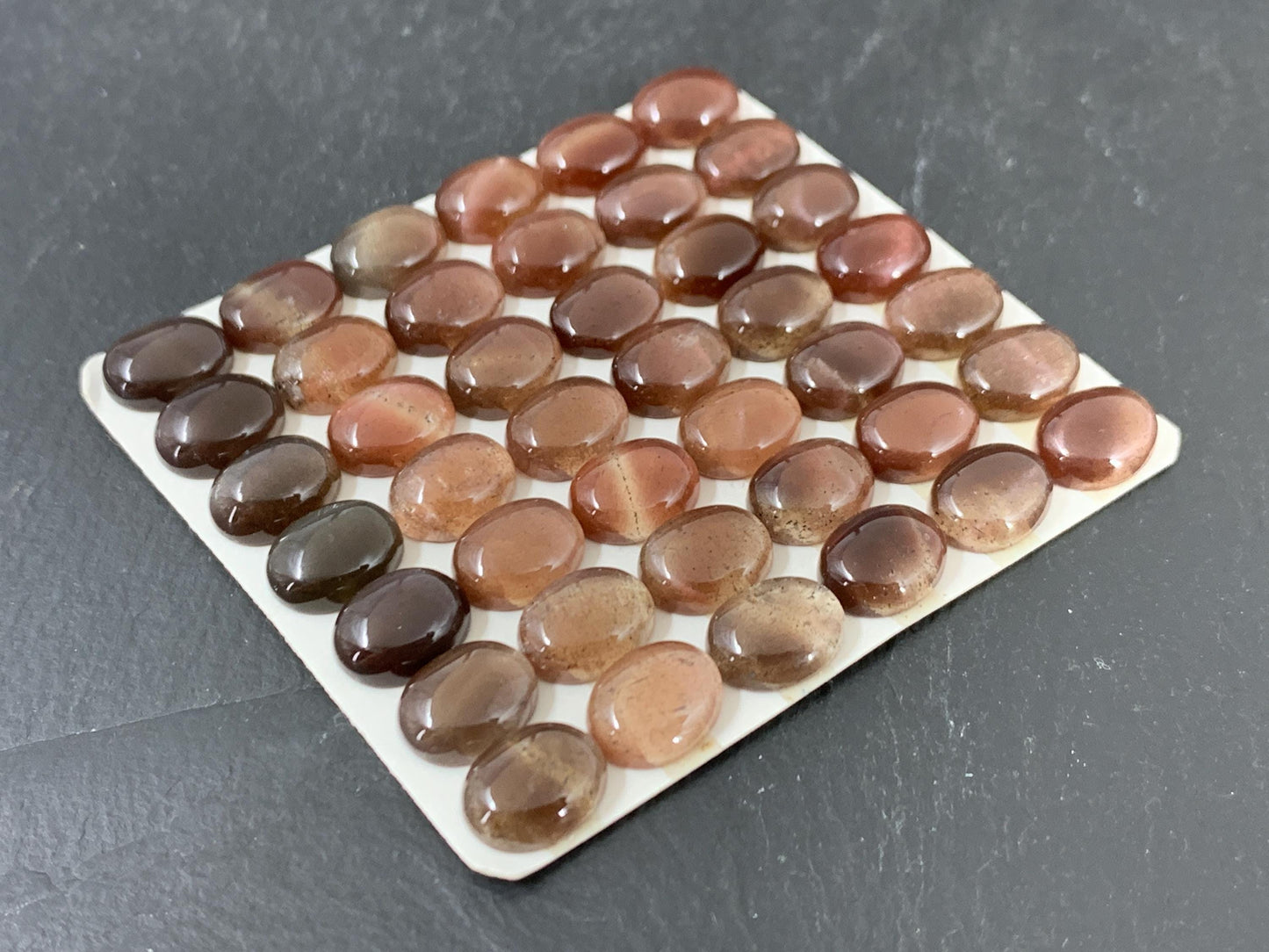 Cat's Eye oval 8x10mm cabochon - Calibrated cabochons