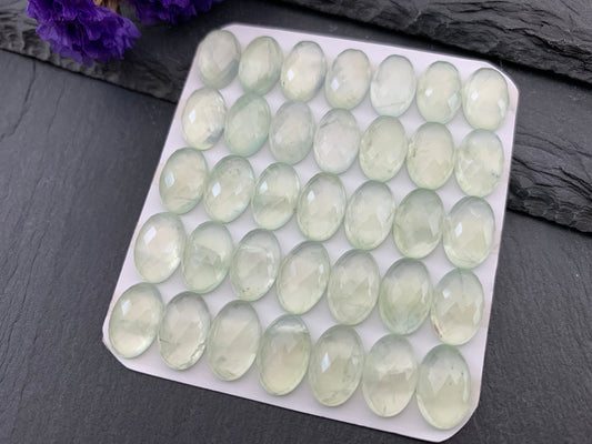 Faceted Prehnite oval 8x12mm cabochon - Calibrated cabochons