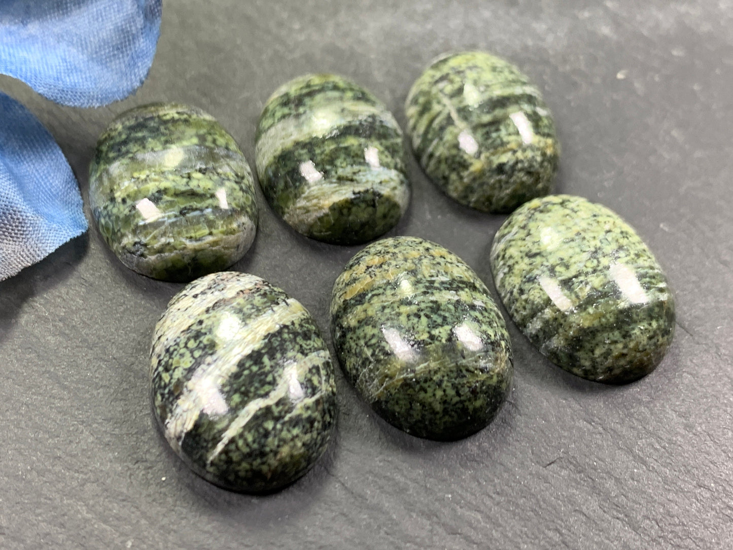 Green Zebra Jasper oval 15x20mm cabochon - Calibrated cabochons