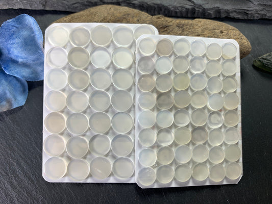 Flat White Moonstone round 8mm & 10mm cabochon - Calibrated cabochon