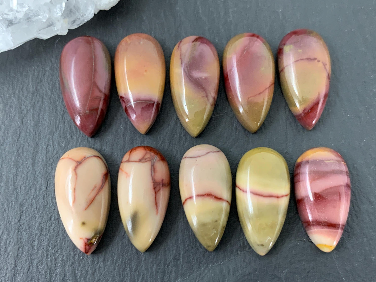 Mookaite Jasper pear 10x20mm cabochon