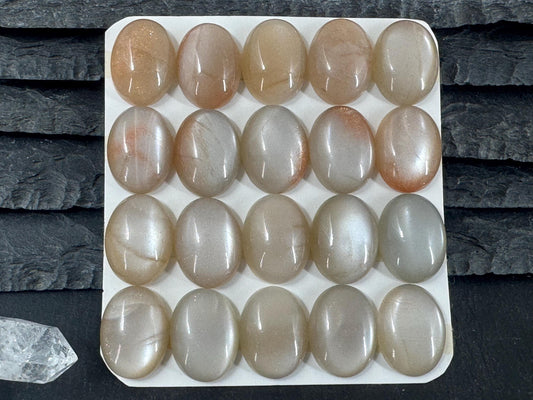 Gold Sunstone oval 12x16mm cabochon - Calibrated cabochons
