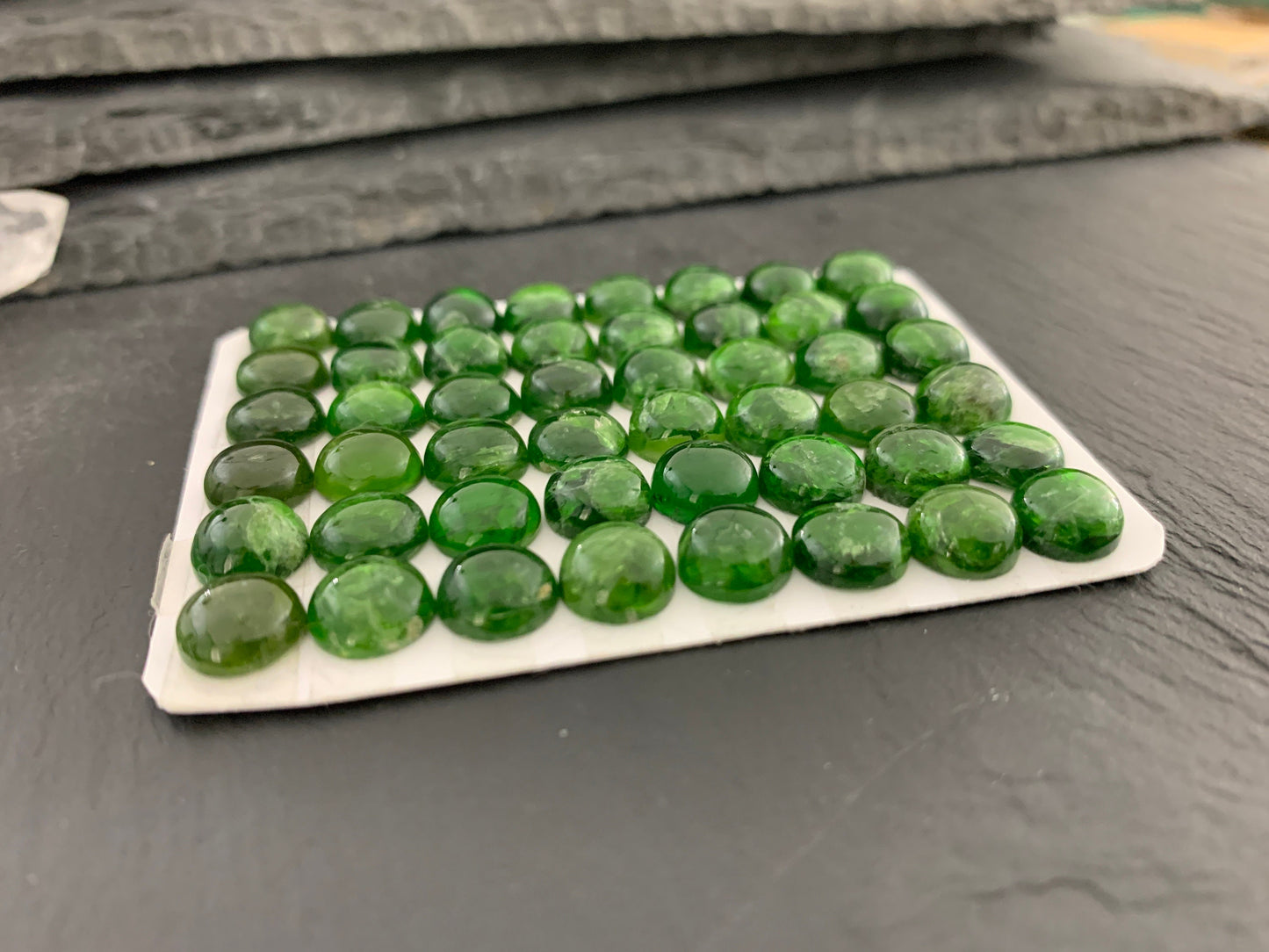 Chrome Diopside round 8mm cabochon - Calibrated cabochons