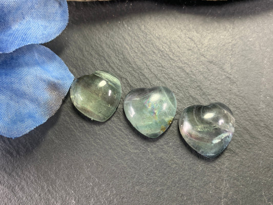 Green Fluorite heart 15mm cabochon - Calibrated cabochons