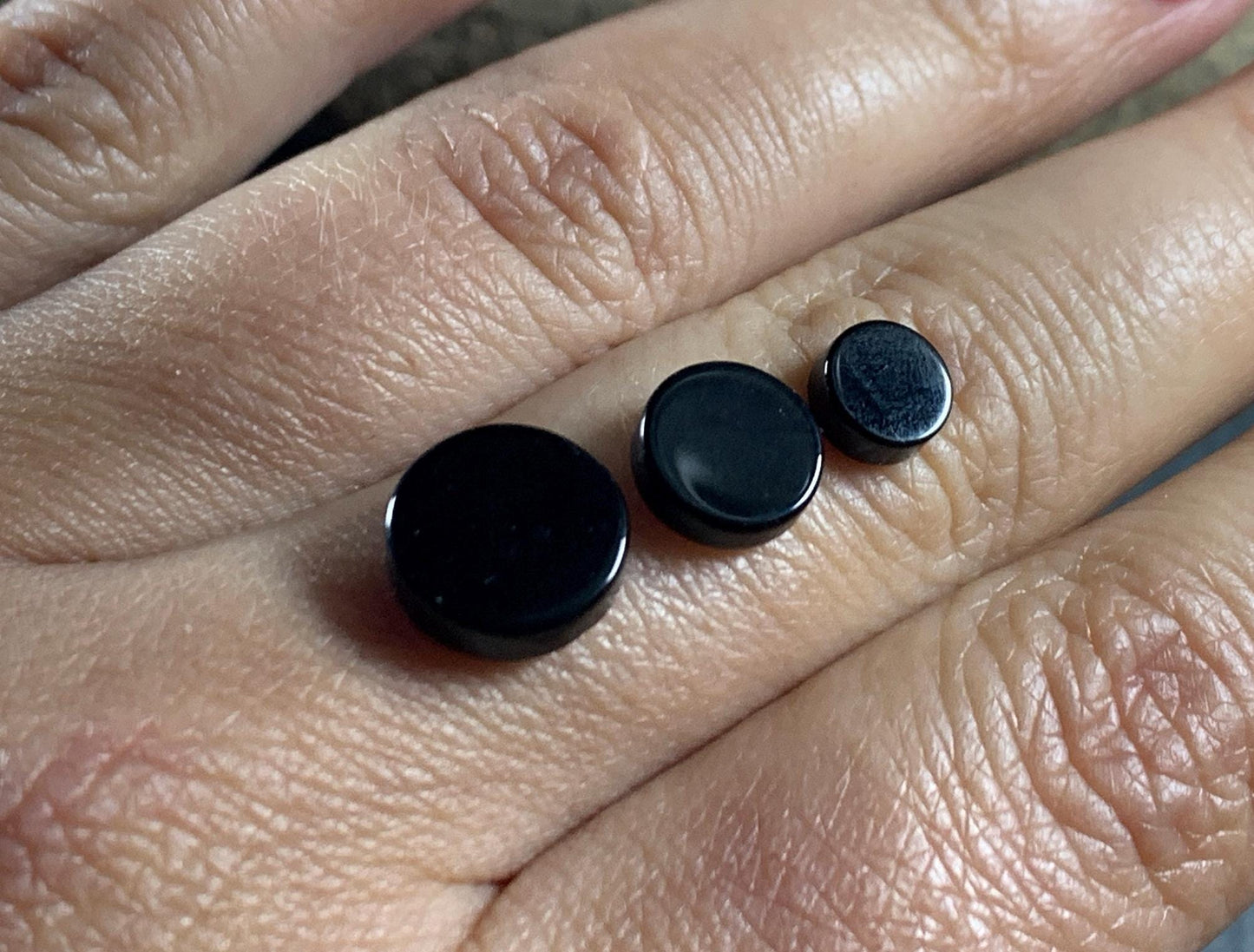 Flat Black Agate round 6, 8, 10mm cabochon - calibrated cabochons
