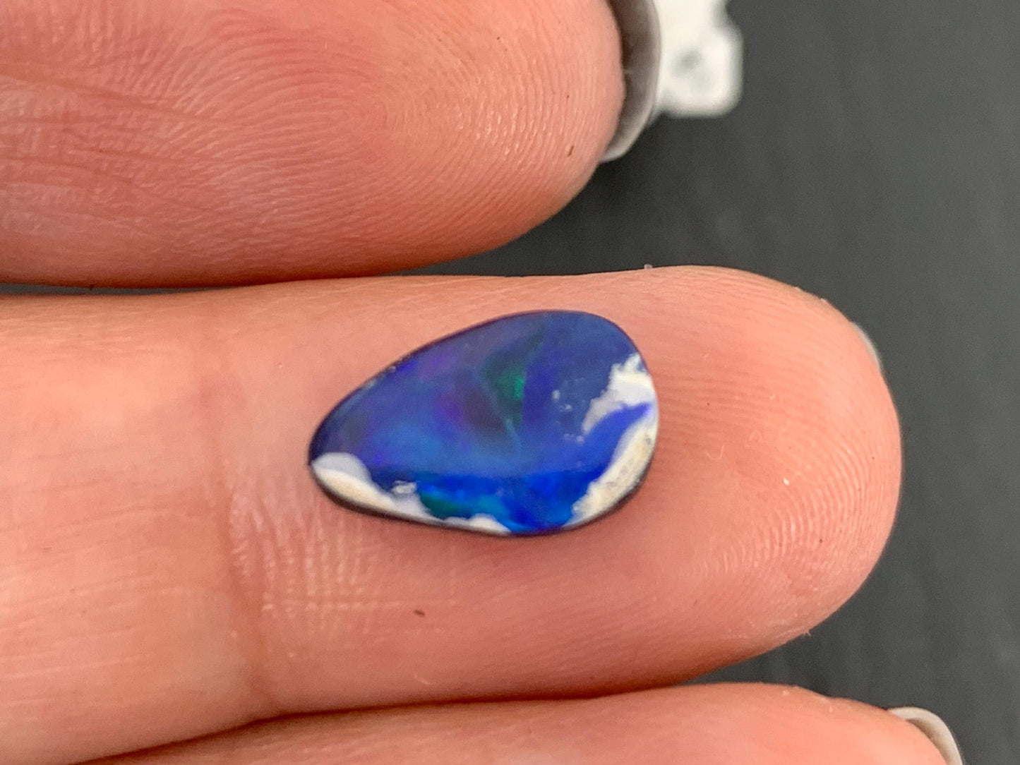 Australian Opal doublet 7x11x3.5mm cabochon