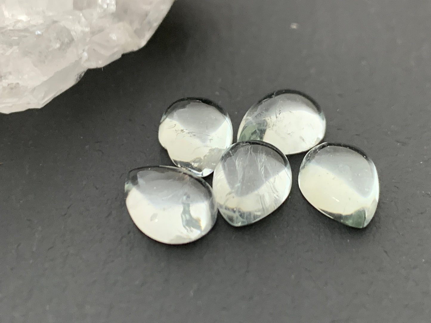 Green Amethyst pear 6x8mm cabochon - Calibrated cabochons