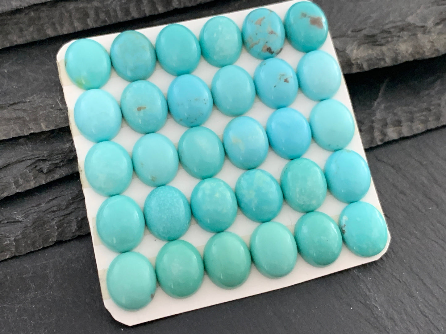 Turquoise oval 10x12mm cabochon/ X51