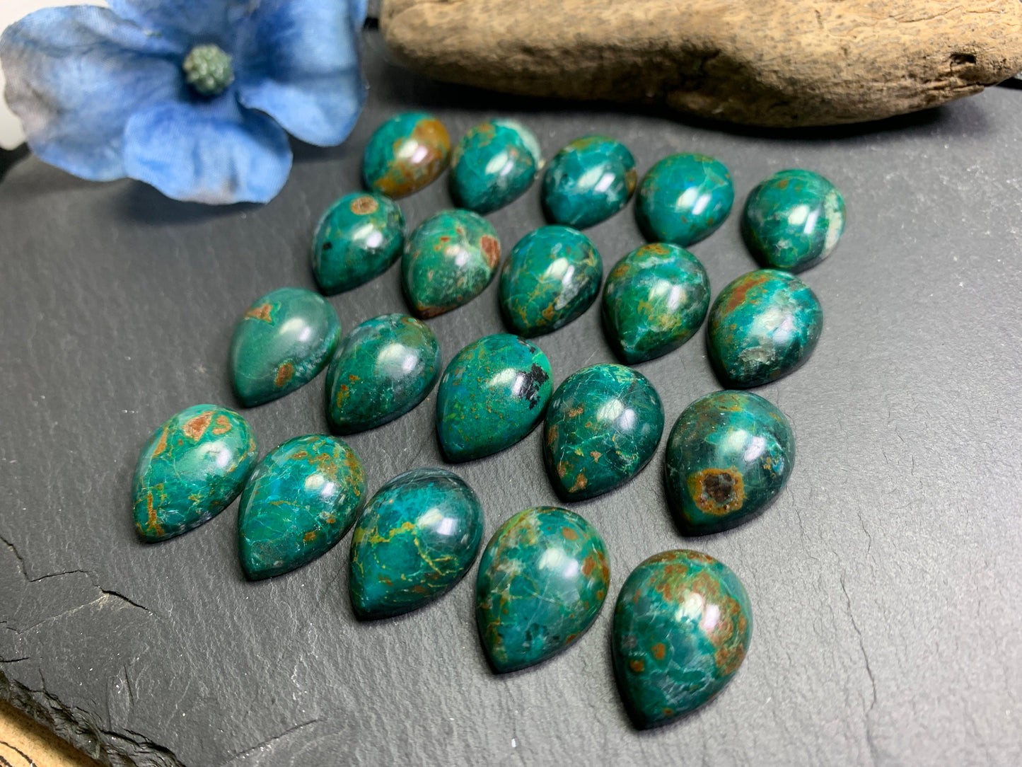 Chrysocolla pear 15x20mm cabochon (Peru)