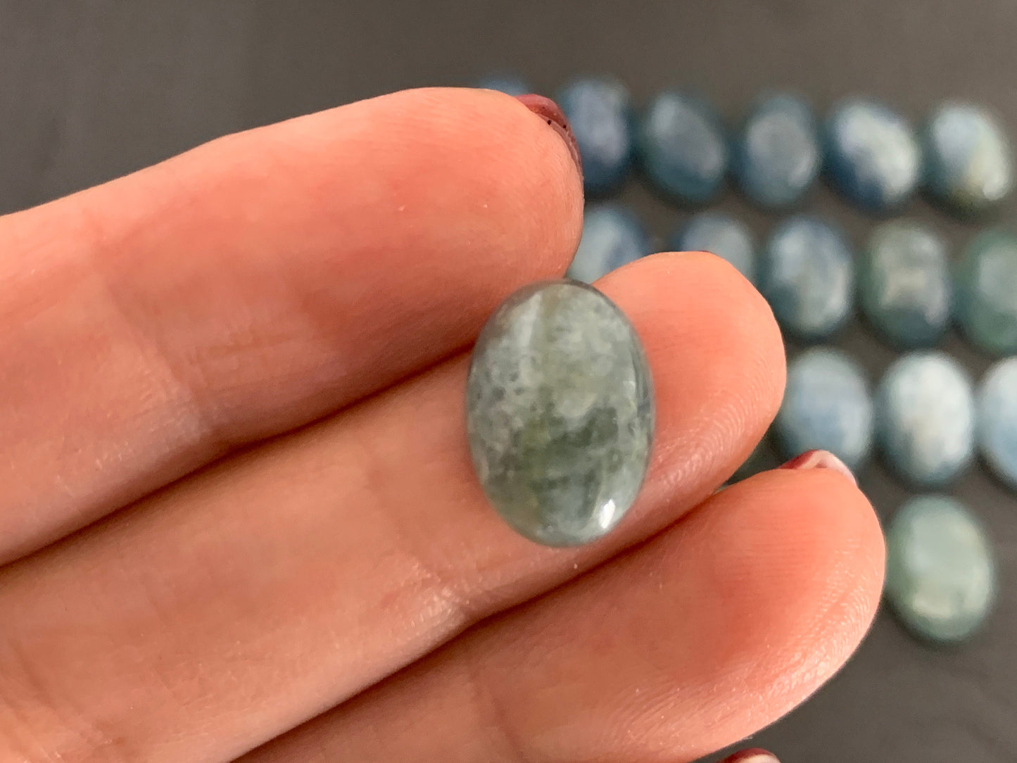 Aquamarine oval 10x14mm cabochon - Calibrated cabochons