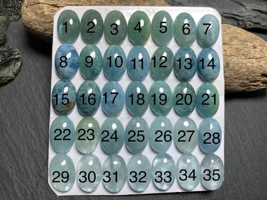 Aquamarine oval 8x12mm cabochon - Calibrated cabochons