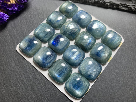 Kyanite Square 18mm cabochon - Calibrated cabochons