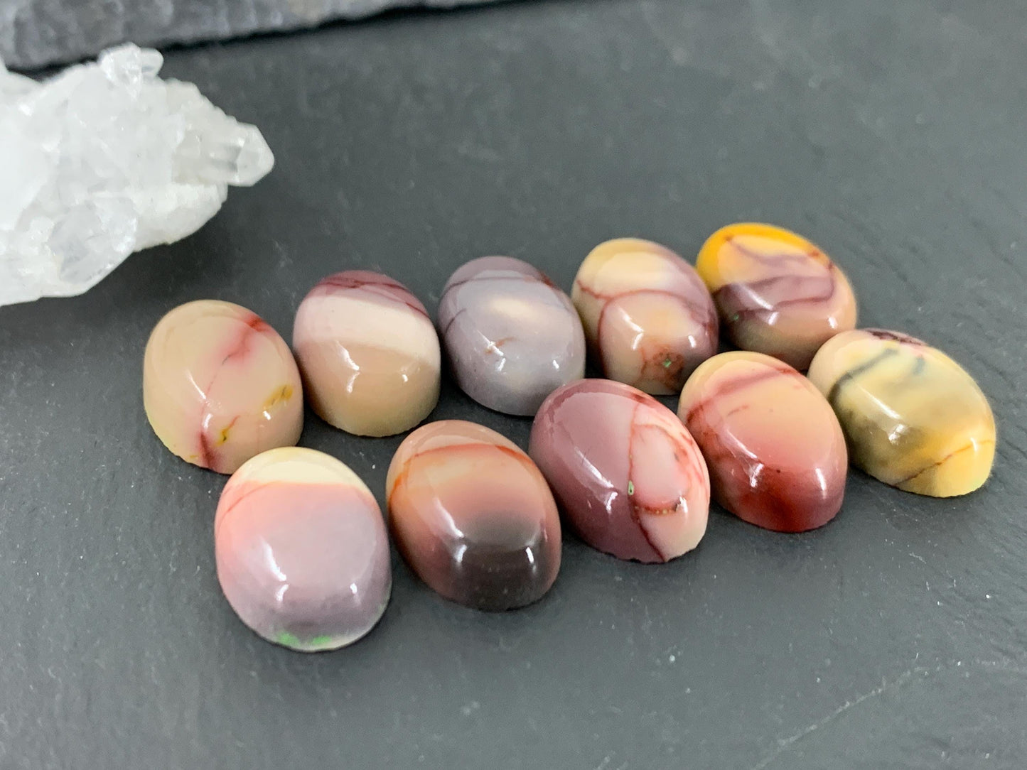 Mookaite oval 10x14mm cabochon