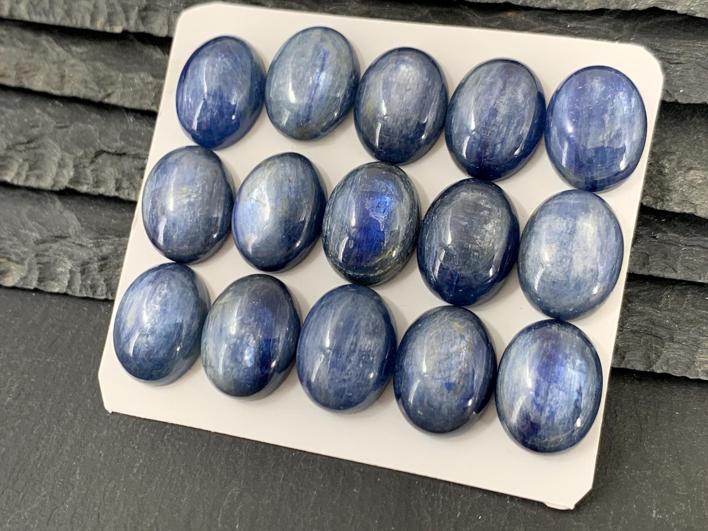 Kyanite oval 13x17mm cabochon - Calibrated cabochons