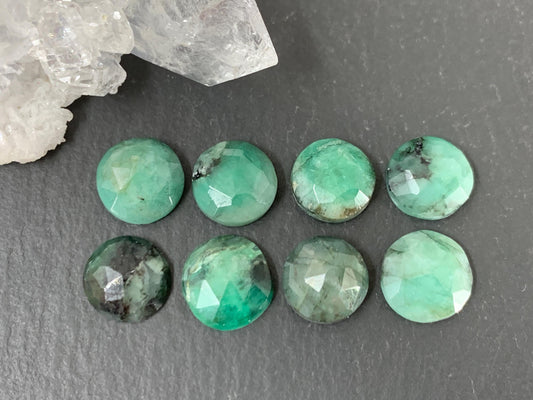 Rose cut Emerald round 8mm cabochon.