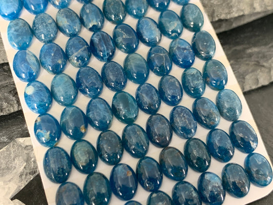 Blue Apatite oval 6x8mm cabochon - Calibrated cabochons